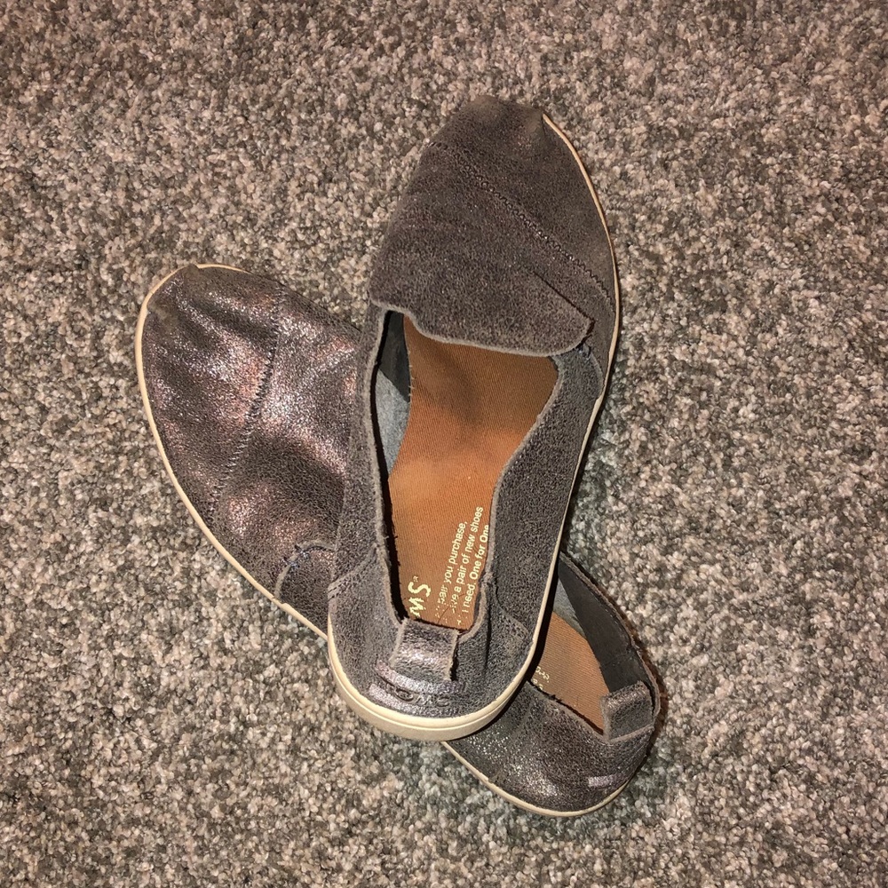 Toms - Picture 2 of 2